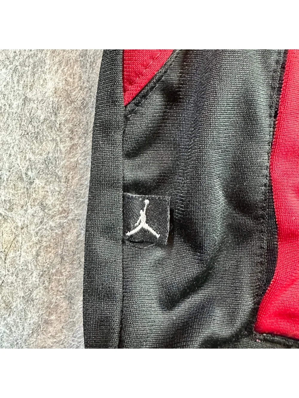 Nike Air Jordan Kids track jacket black red sporty streetwear 3T